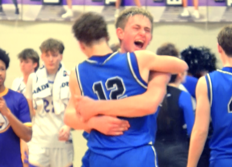 Channel1450com's tweet photo. PREMIUM - Radio Call: Bluejays Beat Bullets In Sangamo Showdown

Danny Frey and Tim Schweizer on the call on Sportsradio 1450. 

Here’s a 10 minute video recap with the radio call underneath video highlights from multiple angles inside the gymnasium.
 https://t.co/uzJABCp8CN https://t.co/yRxfgaSsXS