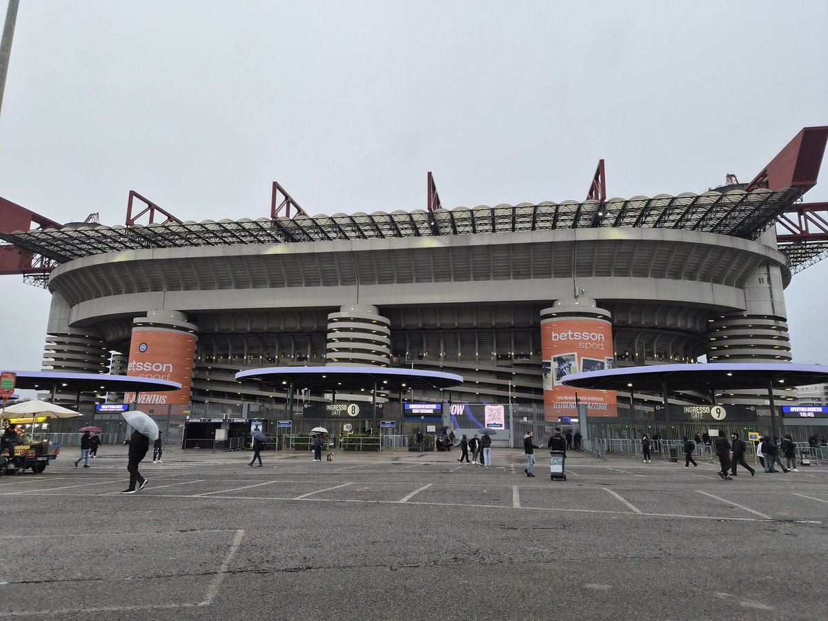AmerigoRossi16's tweet photo. Nemmeno ci perdo tempo a rispondere a questi ladri di merda, dovete SOFFRIRE. #INTER 3 #GOBBIDIMERDA 2 https://t.co/V2a0mK3aQA