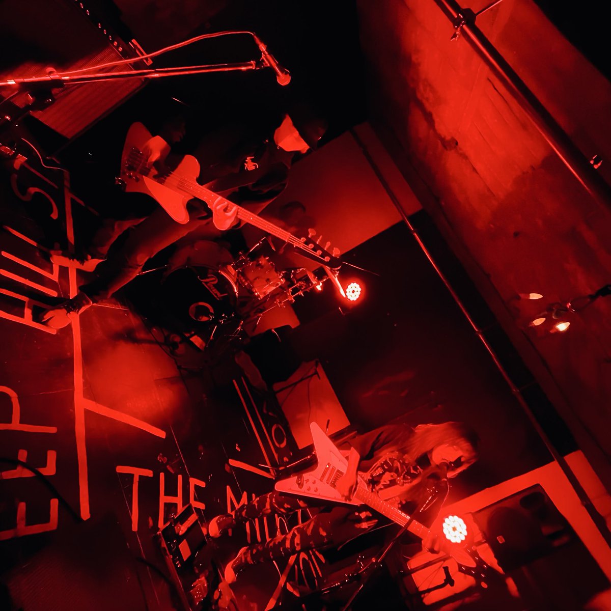 yamadakensky's tweet photo. 2026.2.14sat
岡山奉還町DOGVUILT
カラフルな夜でした!
(SKY写真はゾノくんから拝借)
ファズモトさん、ゾノくんに感謝!
必ずやまた!
#希望峰
#クッキーPカンナッツ
#strikethree!
#SKY https://t.co/bNqm1kvFG4