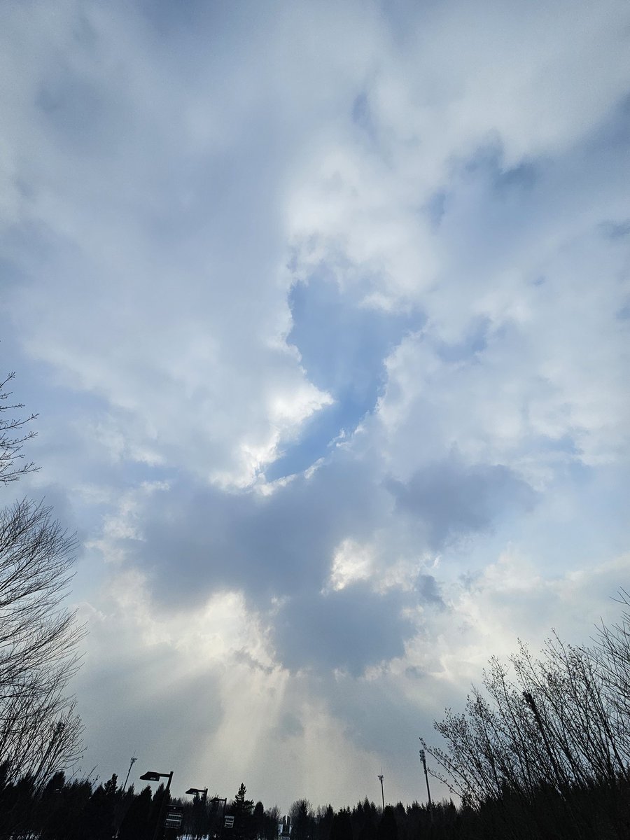 おはようございます☀️
先週撮った「何かのご利益がありそうな写真」を載せておきますね🤣

今日は中の人、11時～16時まで七重浜の湯さんで何かやっています😂

皆様も良い一日をお過ごし下さい✨

 #企業公式が朝の挨拶を言い合う