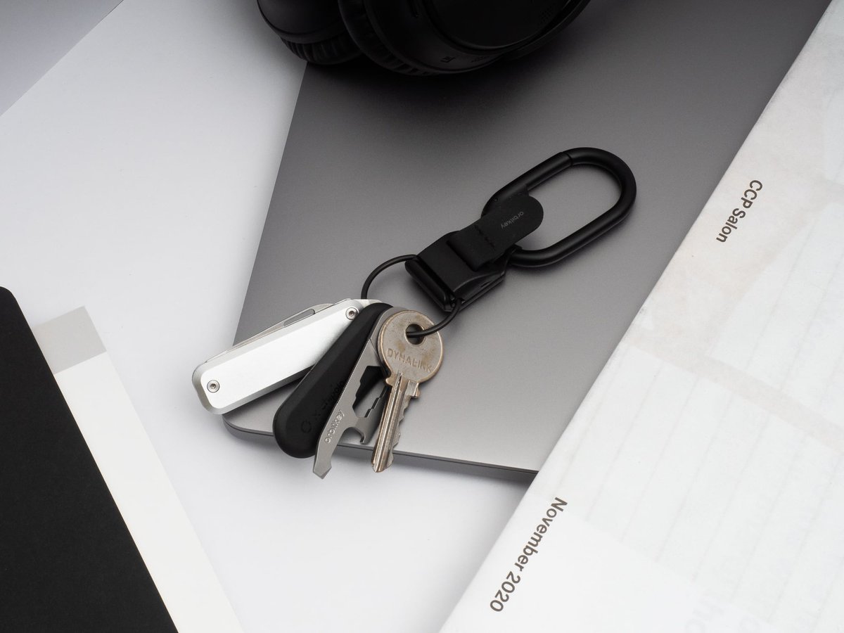 tyarinko's tweet photo. 本日のご紹介は、「Orbitkey Clip v2」
FIDLOCK社の磁石を用いたクイックリリースシステムにより、カラビナからの鍵の付け外しを驚くほどスムーズに変えてくれるキーホルダーです。
マグネット脱着機能でリング部分だけを片手でサッと取り外せる構造は、一度使うと病みつきになる心地よさです。 https://t.co/U6atctgnRX