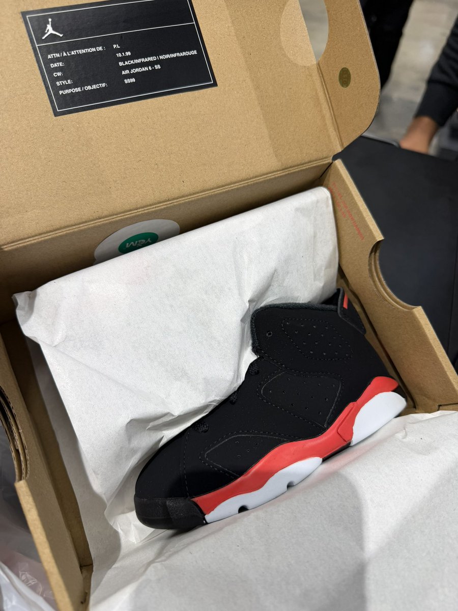 liilmaya__'s tweet photo. From behind the wall plus his daughter got shoes 🥰🥰🥰🫶🏾🥹 thanks my boo #freeblack https://t.co/zceKVNM5DT