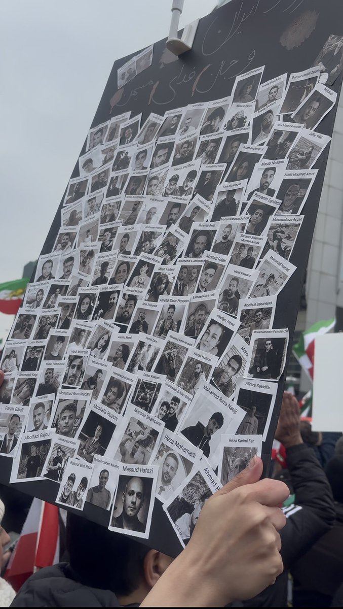 قابی از جاویدنامان ما، مشاهده شده در تورنتو 
امروز ۱۴ فوریه
#IranRevoIution2026 #جاویدشاه