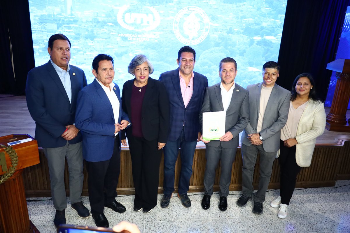 Firmamos el convenio entre la alcaldía y la UTH para el desarrollo de MDC en tus manos. 

Tuvimos la oportunidad de conocer el prototipo de esta IA que llevará la municipalidad directamente al WhatsApp de cada capitalino.

Agradecemos a la UTH por poner todo su talento a