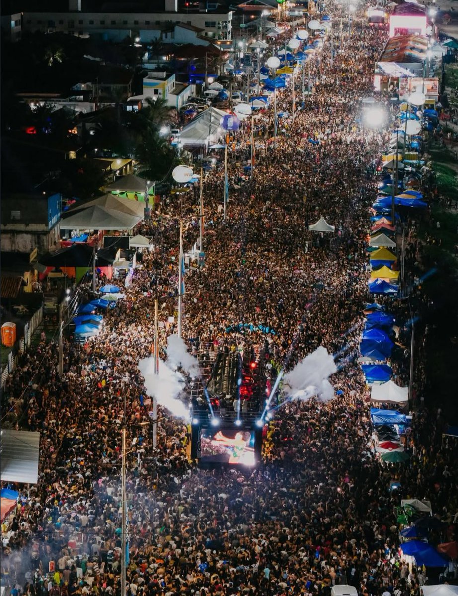 A foto do Carnaval 2026: Bloco da Anitta em São Luís.