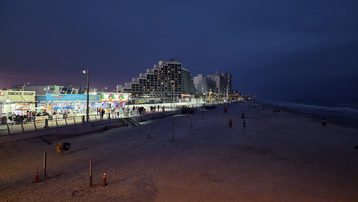TheLeisureProf's tweet photo. The beachfront arcade tradition continues....... https://t.co/n1p1VoOu11
