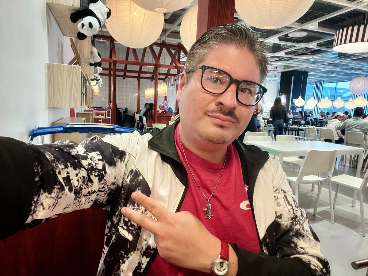 Feliz día del amor y la amistad amiwos. Los quiero mucho, en especial con los que me llevo en modo bullying amistoso.

Les mando un abrazo gatito-oso 😺✨