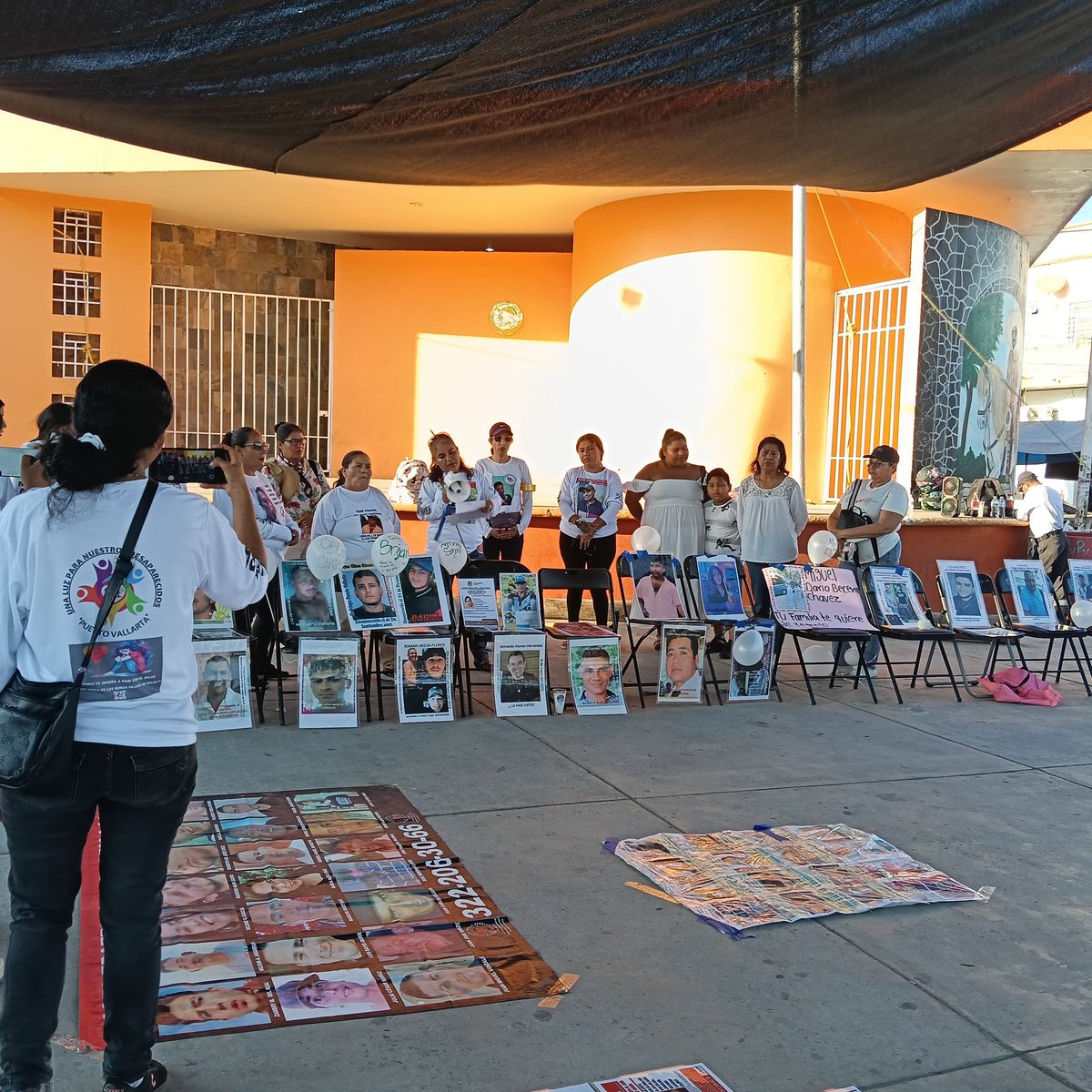 jafricoeditor's tweet photo. Con un llamado a la paz y a la justicia, colectivos de madres buscadoras realizaron la Marcha por el Amor a los Desaparecidos en el municipio de Bahía de Banderas, Nayarit
https://t.co/iX2E5CGxhh https://t.co/M7XKZbOivO
