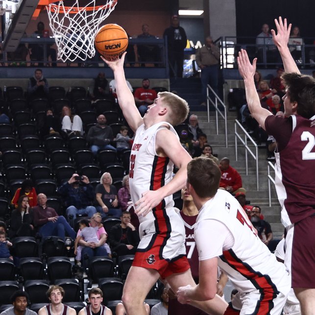 GovsMBB's tweet photo. 𝗦𝗜𝗫-𝗦𝗧𝗥𝗔𝗜𝗚𝗛𝗧 𝗪𝗜𝗧𝗛 𝟮𝟬+ 𝗙𝗢𝗥 𝗖𝗣! 🎩🏀
Collin Parker just became the first player in Austin Peay's digital record-keeping era to score 20+ points in six-straight games.

🟥 20 pts
🟥 8/11 fg
🟥 2/2 3p

#NoMatterWhat | #LetsGoeay https://t.co/nRfoOGkkMJ