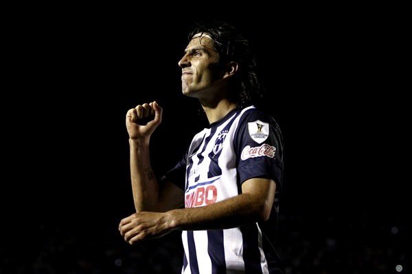 Quitando a Suazo…

Siempre estaré agradecido y siempre defenderé a este señor hasta la ultima (Deportivamente hablando)

ADN9. ÍDOLO.
