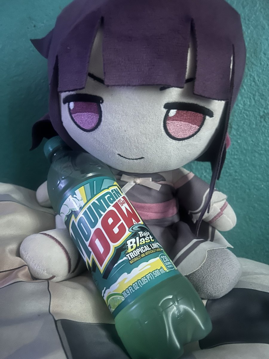 Gave shondo a Mountain Dew Baja blast. Let's see if she likes it  #shondophrenic