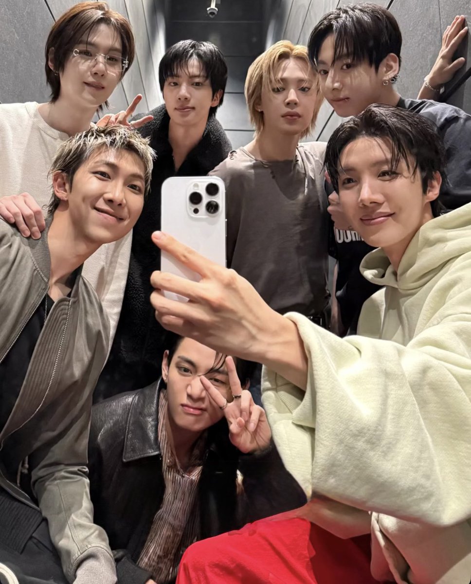 BTSVChartData's tweet photo. BTS ON IG ❤️
(https://t.co/FTwqpz5xGD) https://t.co/5Bd1Tg5jpX