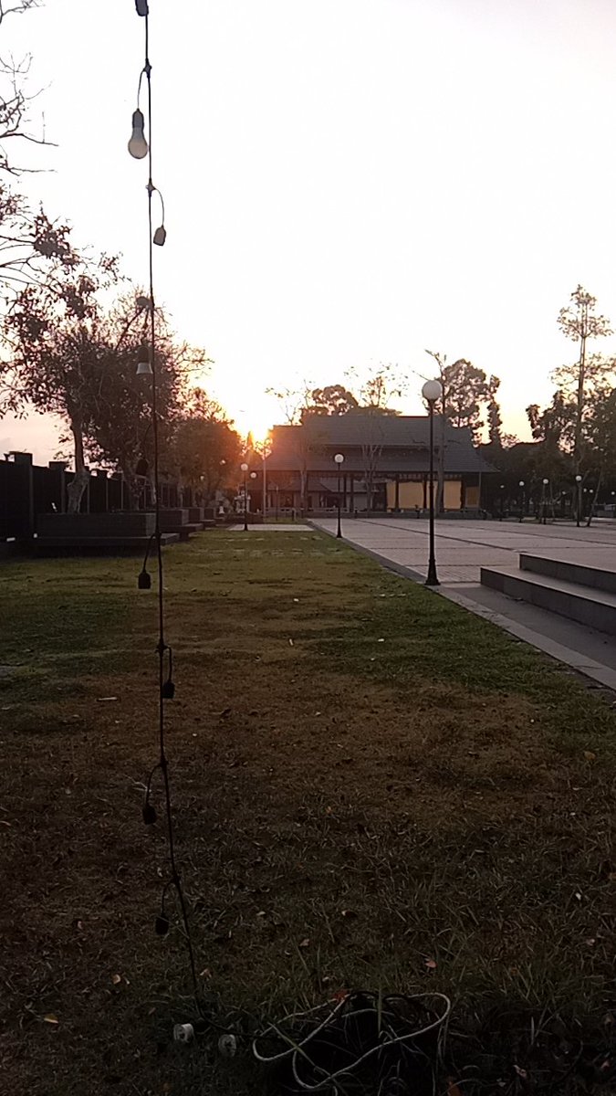 ตัวร้าย ใต้หล้า tweet media