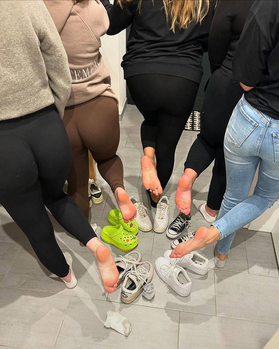 girlsinsockss's tweet photo. it looks like paradise https://t.co/QLfUe0qMds