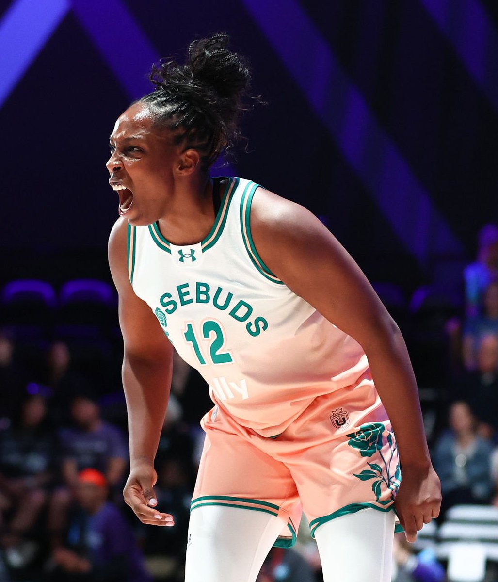 Chelsea Gray’s path to the Unrivaled League 1v1 Tournament title:

Def. Natasha Cloud, 11–10
Def. Jackie Young, 12–6
Def. Paige Bueckers, 11–2
Def. Kelsey Plum, 12–8
Def. Allisha Gray (best-of-three finals), 2–1

🪄