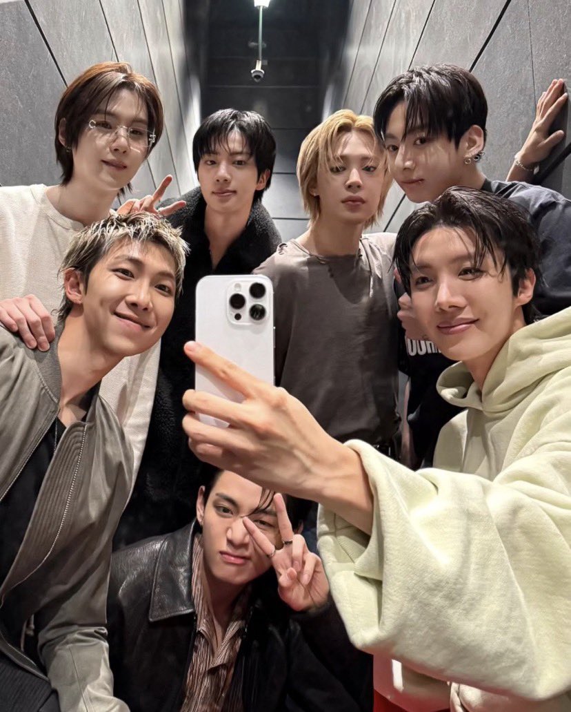 rmarchives's tweet photo. the tannies 💜 https://t.co/gqyh2BvQnW
