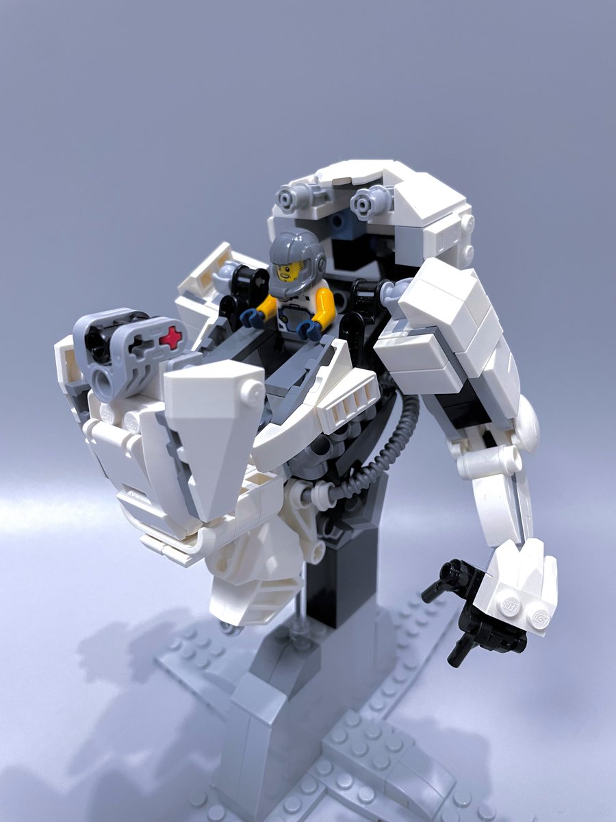 Punilpunil2's tweet image. 前後でパカッと開きます。
脚は直立/獣脚どちらにするか🤔
間をとってライト獣脚（？）にしてみよう・・