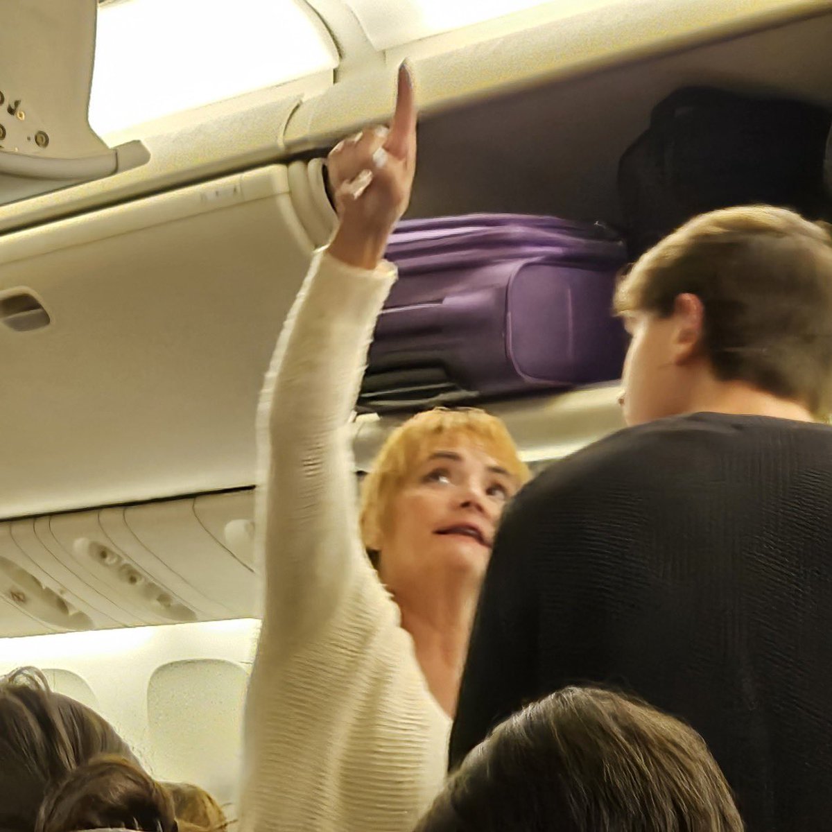La que llora ajuste y se encadena en la puerta del Congreso se fue de vacaciones a New York en un vuelo de American Airlines. Nancy Pazos, militante K. 👇👊💣🇺🇸
