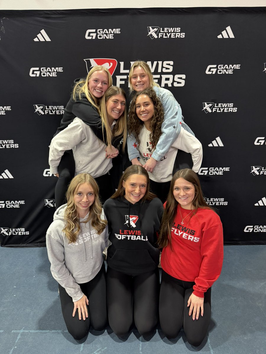 Lewis Softball tweet media