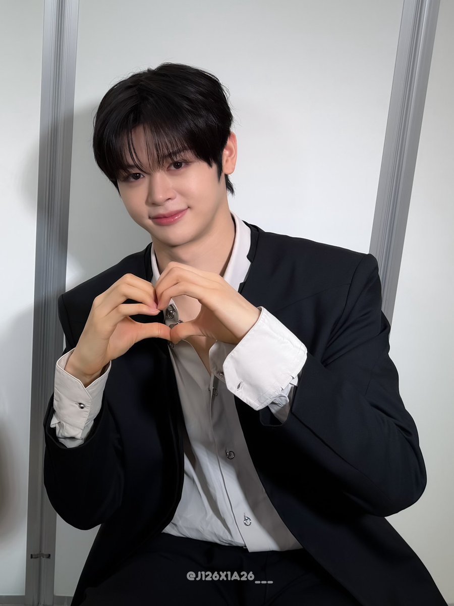 260214 名古屋ツーショット撮影会 衣装めちゃめちゃかっこいいのに顔