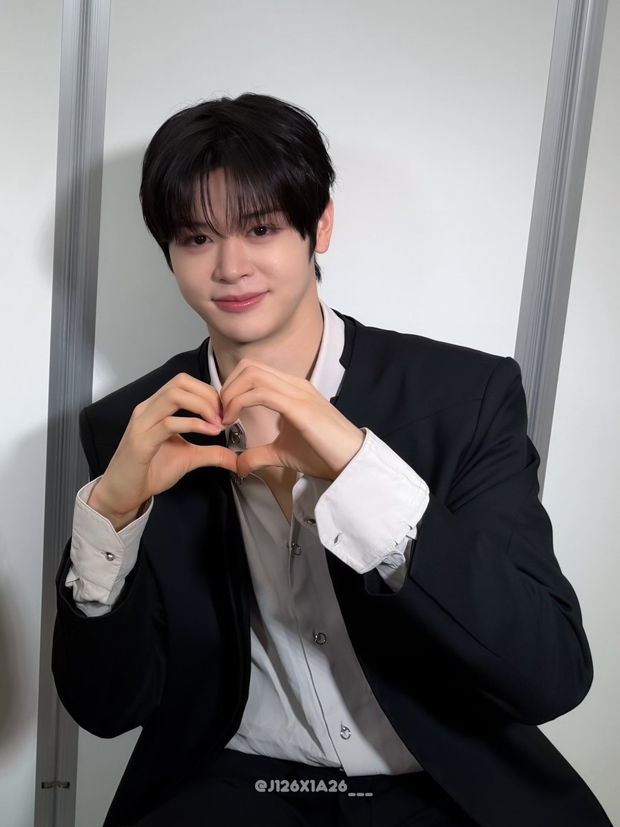 260214 名古屋ツーショット撮影会 衣装めちゃめちゃかっこいいのに顔