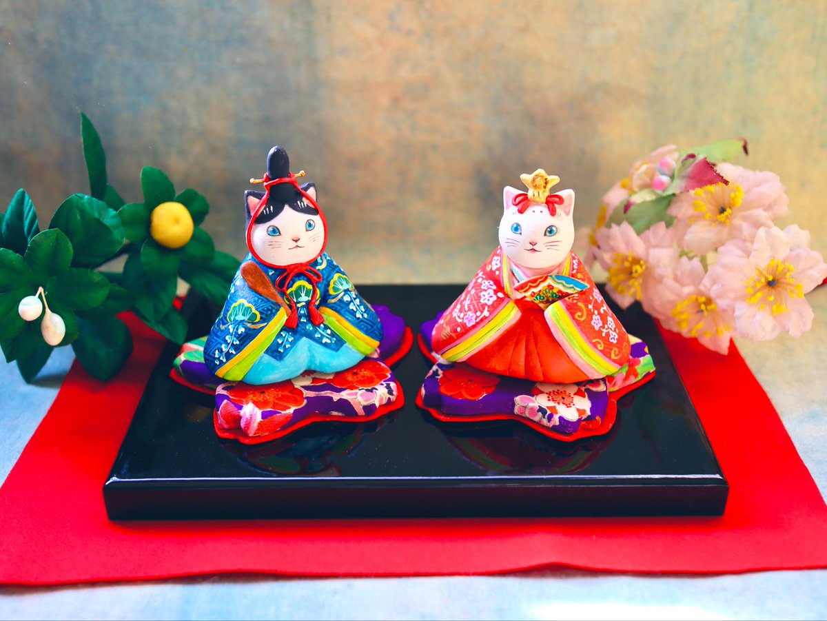ナツメヒロさんへ本日発送予定のお雛さま🎎
緋もうせんを正方形と長方形のどちらにするか悩み、ハッと気がつきました💡両方あればいいんじゃない😄
お雛さま、黒台、桜橘、緋もうせんをセットにしました。
お好きな組み合わせで飾っていただければと思います♡