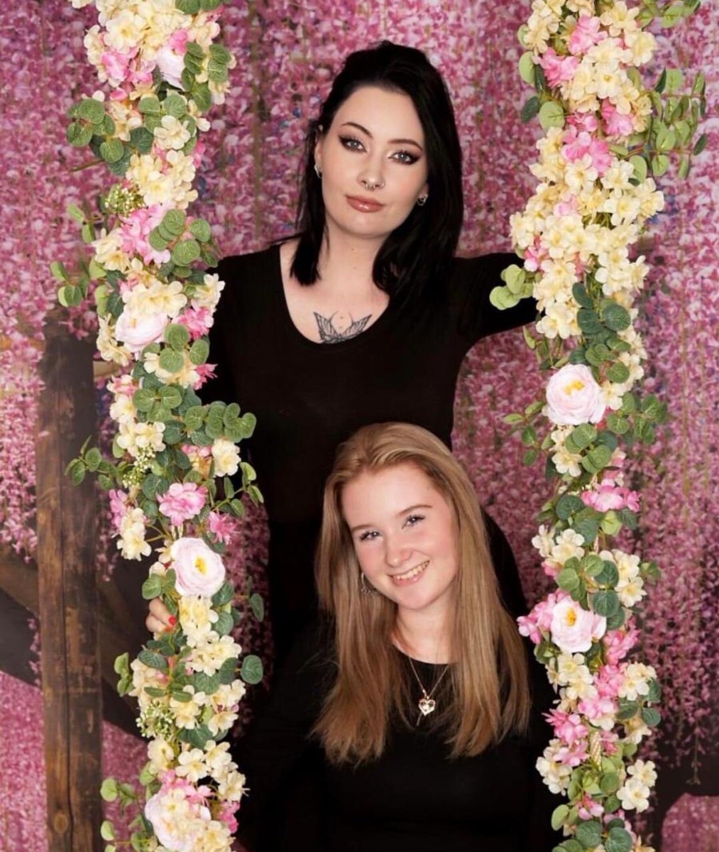 Happy birthday 🎊 my little sister love you 💕