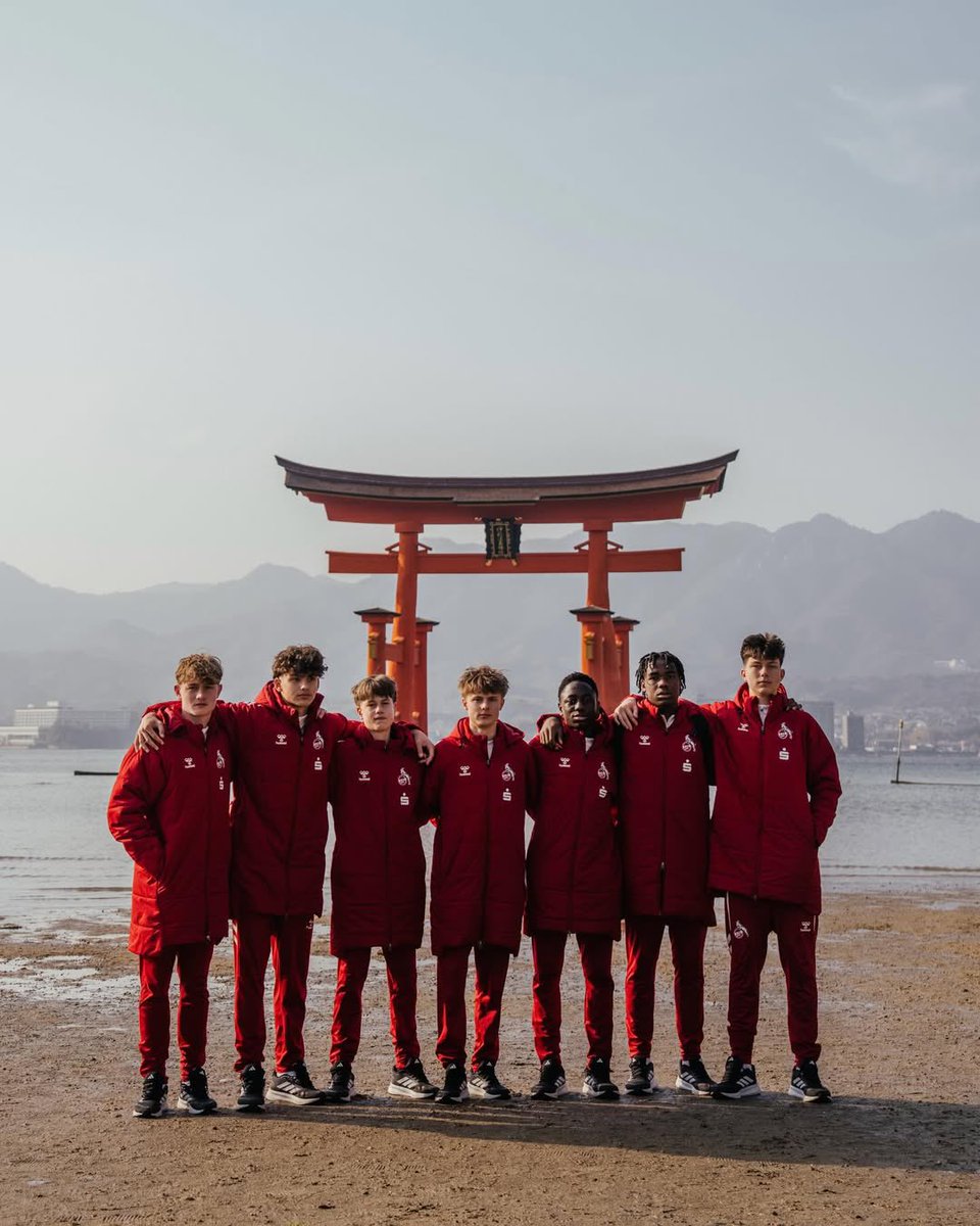fckoeln_jp's tweet photo. 📍宮島⛩️
U15ケルンは日本三景の島、宮島へ!美しい風景を楽しみ、嚴島神社の前で写真を撮りました!📸
#effzeh #younggoats #ケルン #広島 https://t.co/mpnPzvhkU5