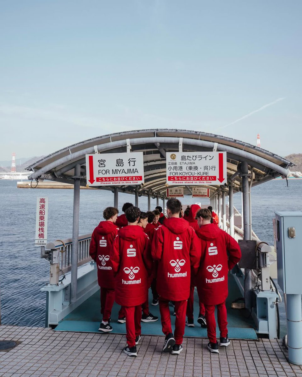 fckoeln_jp's tweet photo. 📍宮島⛩️
U15ケルンは日本三景の島、宮島へ!美しい風景を楽しみ、嚴島神社の前で写真を撮りました!📸
#effzeh #younggoats #ケルン #広島 https://t.co/mpnPzvhkU5