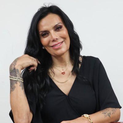 Este trabuco, mandó a agredir a <a href="/AlessandraRdlv/">Alessandra Rojo de la Vega</a> , pero es literalmente tan pocos huevos, que no estuvo ahí, al igual que la policía capitalizar de Brugada.