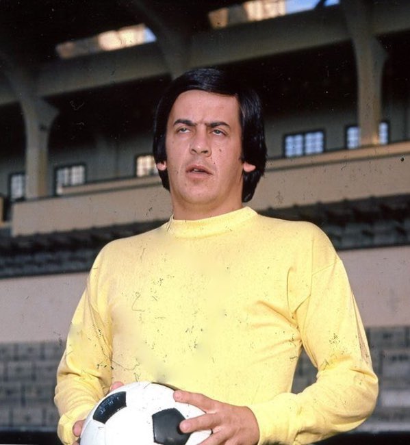 #MemoriaUDLP
Hoy se cumple el aniversario del óbito de José Manuel León Talavera, 15/02/2020 (Las Palmas de GC). 'Mamé' lo fue todo en la <a href="/UDLP_Oficial/">UD Las Palmas</a>, desde jugador en la mejor época de los amarillos en los años 60, en Primera División, hasta entrenador del primer equipo… ➡️