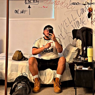 UceyJuicy tweet media