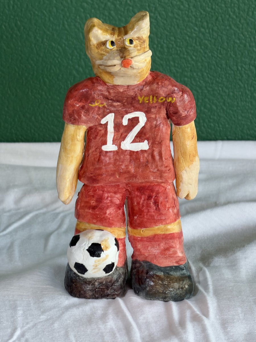 tantansocute's tweet photo. おはようございます☀️
サッカーを楽しむイエローくん

#石塑粘土 #ハンドメイド #サッカー https://t.co/PTlqNKqmfq