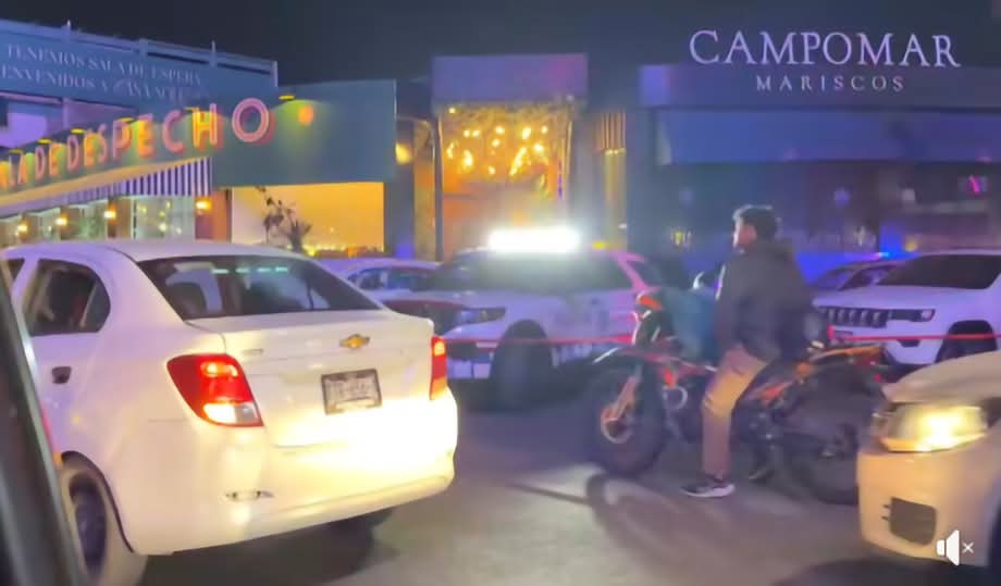 Lo de ayer es sólo la muestra de que en la Puebla de Chedraui y de Armenta no existe la ley. 

La policía en Puebla no sirve para nada literalmente hay una patrulla parada ahí como pendejos todos los días.

Desmantelen ya las corporaciones y conformenlas con elementos nuevos.