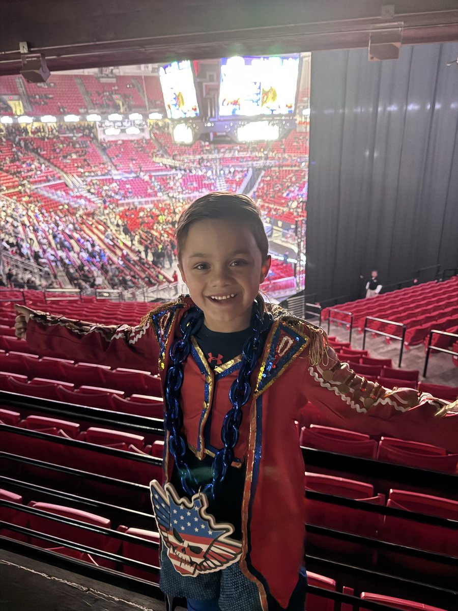 TrevorHTank's tweet photo. Mini Cody Rhodes has arrived at #WWELubbock 🇺🇸 ☠️ https://t.co/xeztcKvbIX