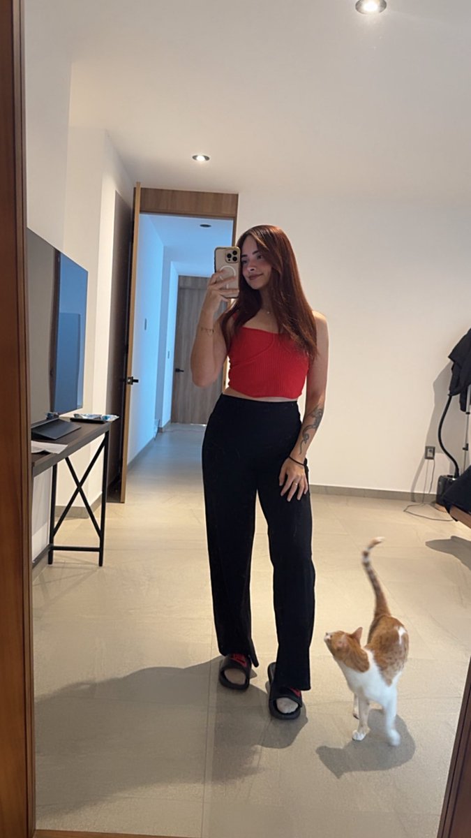 Ya en stream hoy tenemos cita con Jill Valentine caiganleeee (que pedo con naranjin) 

twitch.tv/vickypalami