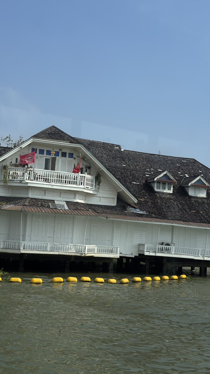 เรือไฟฟ้าสายสีม่วงจากสะพานพระนั่งเกล้าไป ศิริราช 30 บาท 2 ข้างแม่น้ำ สวยงามถ้ามีโอกาสลองมานั่งดู #เรือไฟฟ้า #พระนั่งเกล้า