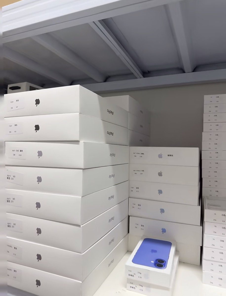Apple_ap_0001's tweet photo. バレンタインデー
チョコ貰えなかった人限定
Apple製品が欲しい方限定✨

iPhone 17 Pro 256GB
iPad Air 6代目　256GB

どちらから1つ

フォロー、いいね、リポスト
コメントに【Apple】

よろしくお願い致します🥺

2月17日締め切り https://t.co/V512YNr9PH