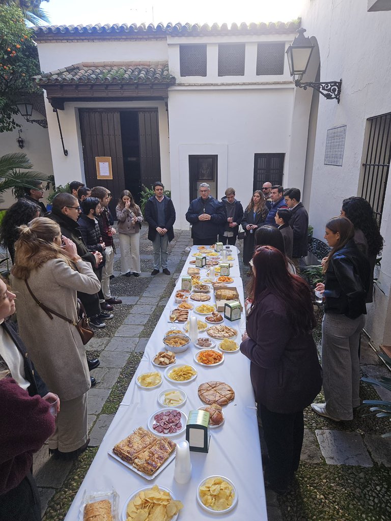 🔥🕯️ Esta mañana hemos celebrado la Quema de la Ceniza en la sede de la Hermandad, junto a la Parroquia de San Román y Santa Catalina.

Posteriormente, convivencia de jóvenes 

#SagradaMortaja #QuemaDeCeniza #Sevilla