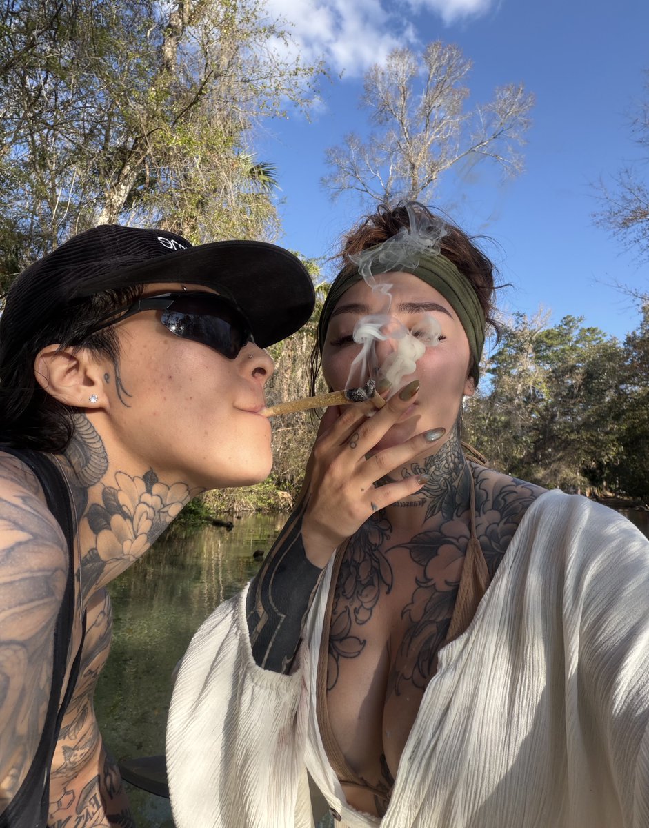 _leovenus's tweet photo. first woman in my lineage to celebrate 7 years of valentines with my girl https://t.co/Yg1xZJTcYq