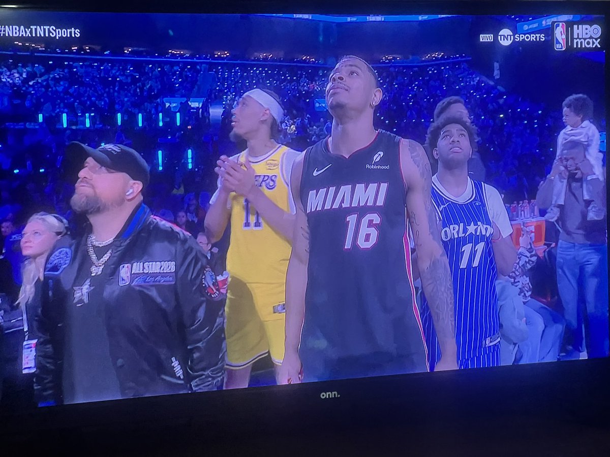 Saludos desde SANTIAGO DE Chile 🇨🇱 CLUB DRAGONES presente con Todo el equipo disfrutando de las volcadas ! Excelente Transmisión ! Saludos al profe Herrera y Leo 🎙️🎙️👏👏 🏀👍 #NBAxTNTSports 
#NBAxTNTSports, #TNTSportsenHBOMax