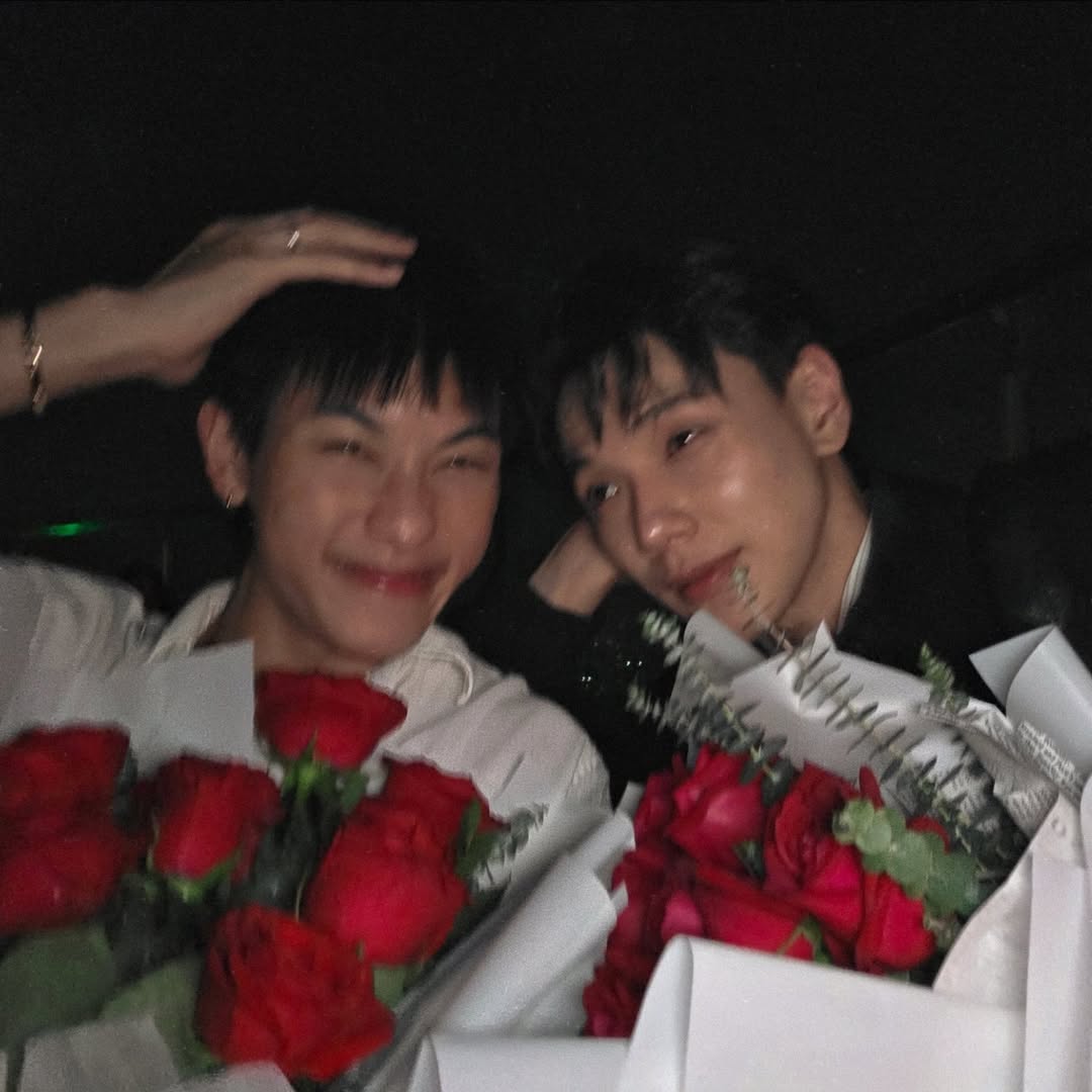 เป็นสาววายมา 15 ปี 2-3 ปีมานี้เหมือนบุญที่ทำมาส่งผลมาก แต่ล่ะคู่คือหวานมาก ไม่มีปิดบัง ไม่ได้ทำเพื่อเซอร์วิสใดๆมีความสุขโว้ย คือเขารักกันจริงอ่ะ สัมผัสได้ถึงความรักที่พวกเขามีให้กันเลย มีความสุขอ่ะ 
ไม่เป็นไรฉันยอมโสด ให้หวานตัดขากันไปเลยจ้า