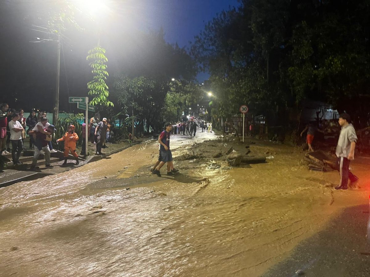 QHuboMedallo's tweet image. #Invierno | EN VIDEOS: Los fuertes aguaceros azotaron al Valle de Aburrá ⛈️➡️
qhubomedellin.com/actualidad/loc…