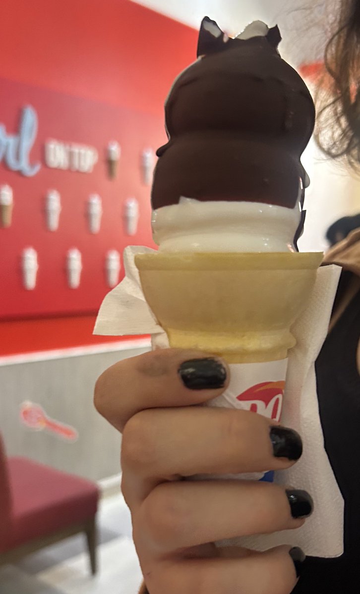 DriplesFlan's tweet image. Nos atendió la gorda