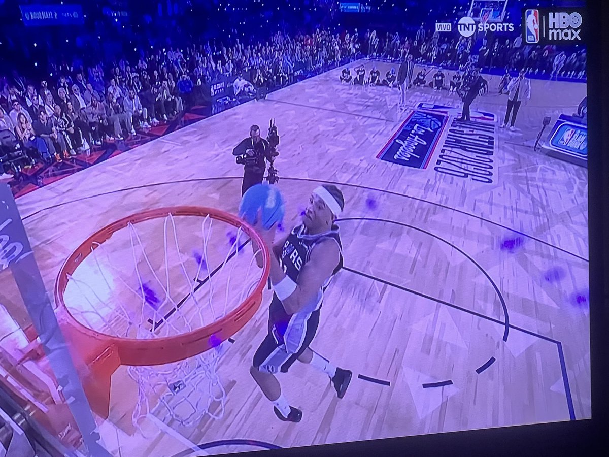 Saludos desde SANTIAGO DE Chile 🇨🇱 CLUB DRAGONES presente con Todo el equipo disfrutando de las volcadas ! Excelente Transmisión ! Saludos al profe Herrera y Leo <a href="/leomargo/">Leo Margo</a> 🎙️🎙️👏👏 🏀👍 #NBAxTNTSports 
#NBAxTNTSports, #TNTSportsenHBOMax