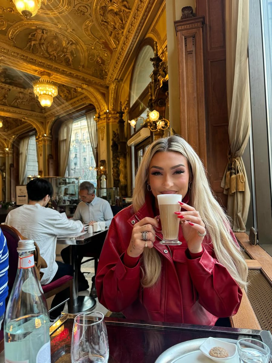 ava vanderbilt tweet media