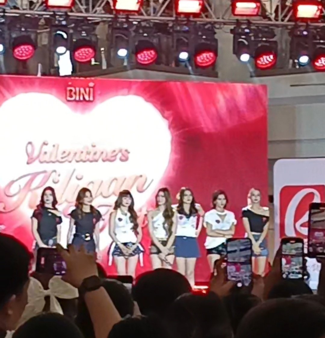Super enjoy ang LAHAT2x ng ppopers sa Galing ng mga artist natin #wrive and #bini sa #BINI_KiliganFest sa uulitin nakalapit n kami.❤️❤️❤️