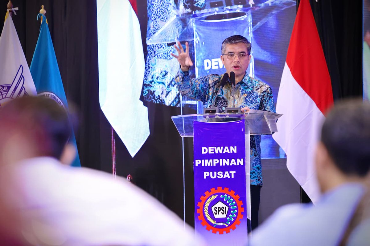 officialbitv's tweet image. Menaker Yassierli Minta Anggota Serikat Pekerja Kantongi Minimal Satu Sertifikat Keahlian 

bitvonline.com/nasional/59147…

#Menaker #Yassierli #SerikatPekerja #KSPSI #SertifikatKompetensi #AhliK3 #HubunganIndustrial #ProduktivitasKerja #Ketenagakerjaan #bitvonline