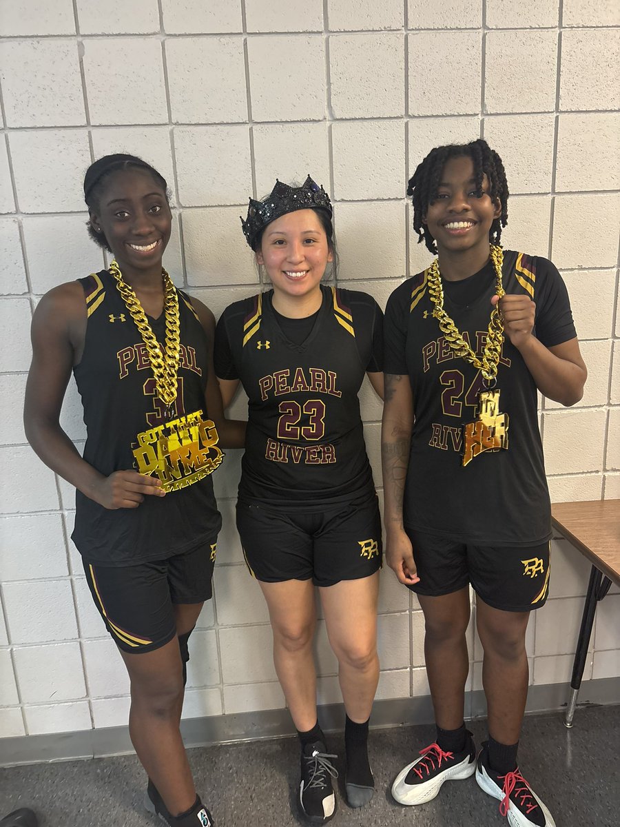 PearlRiverWBB's tweet photo. 👑🔥 QUEEN OF THE COURT: @mattisonnn10 
🐶💪 DAWG OF THE GAME: @naraaaaaa_ax 
💅🏾😤 I’M HER: @jaeladsmith 

BIG TIME energy from these Wildcats!! 🖤💛
They showed up, showed out, and made winning plays when it mattered most! 💯🏀

#WildcatWBB #TheRiver #RRR #EmbraceTheHard 🎈🔥 https://t.co/KNUvvpupd3