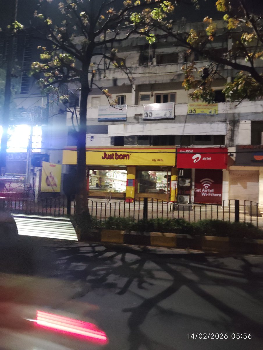 shravany7's tweet photo. Hello @GHMCOnline @CommissionrGHMC @TelanganaCMO there is a very big pot hole on the Somajiguda road opposite to Just born shop, which leads senior citizen and many persons fell down from bike and injured severely, during night hours no proper visibility. PFA https://t.co/wCkF4iGcbk